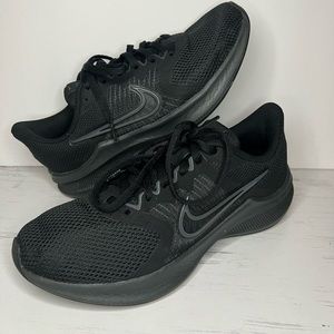 Womens Black Nikes